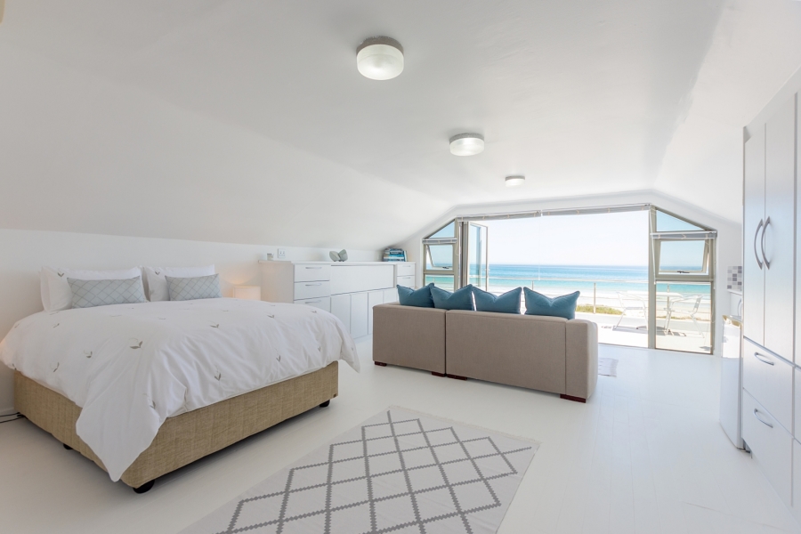 5 Bedroom Property for Sale in Golden Mile Western Cape